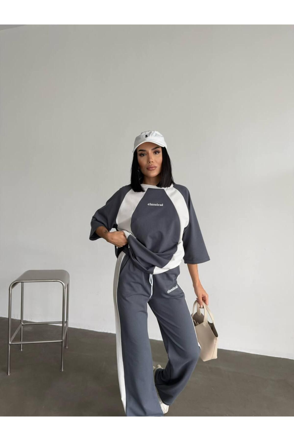 Oversize Yazı Detaylı Unisex Eşofman Takımı – Yüksek Bel, Dijital Baskı, Rahat Kesim
